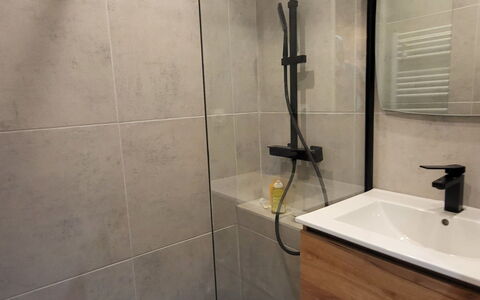Balcons de Venosc: Piso, Suelo, Arreglo De Tubería, Loseta, Plomería, Baño, Mueble De Baño, Baño