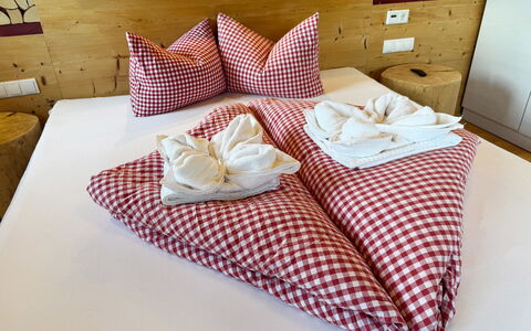 Aschau im Zillertal 675: Mueble, Linos, Amortiguar, Arrojar La Almohada, Lecho, Almohada, Habitación, Sábana, Cama, Mueble Para Exteriores