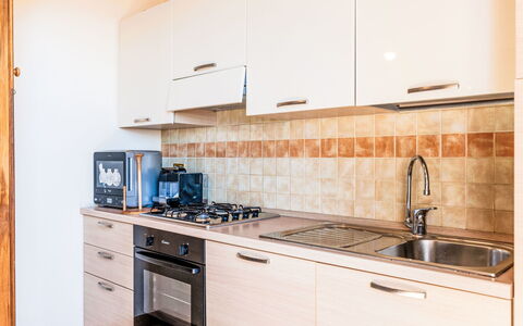 Casa del Mare: Cocina, Electrodoméstico, Madera, Aparato De Cocina, Mostrador, Diseño De Interiores, Piso, Gabinetes, Suelo, Casa