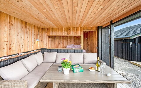 Benite - 600M from the Sea: Cabaña, Patio Interior, Yarda, Edificios Del Jardín, Cobertizo, Vía Muerta, Mueble Para Exteriores, Cuarto De Troncos, Estructura Al Aire Libre, Choza