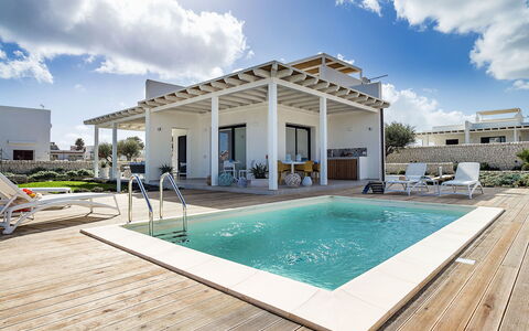 Timo: Piscina, Recurso, Material Compuesto, Sombra, Mueble Para Exteriores, Eco Hotel, Inmuebles, Villa, Diseño, Silla