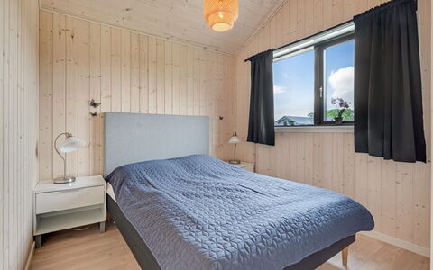 Jelisaveta - 45Km from the Sea: Cama, Habitación, Diseño De Interiores, Madera, Techo, Piso, Sábana, Suelo, Lecho, Mueble