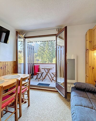 Résidence des Montagnes: Porche, Balcón, Casa, Balaustre, Pretil, Cerca, Villa, Mueble Para Exteriores, Manchas De Madera, Eco Hotel