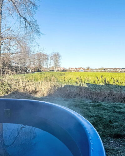 Freier Feldblick mit Hottub