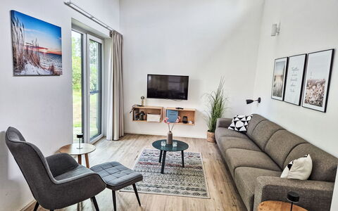 Strandnah 131 (Seenähe): Mueble, Diseño De Interiores, Sofá, Piso, Madera, Sala, Suelo, Casa, Habitación, Departamento
