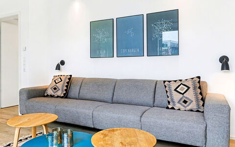 Favola: Piso, Mueble, Diseño De Interiores, Sala, Suelo, Sofá, Suelos De Madera, Suelo Laminado