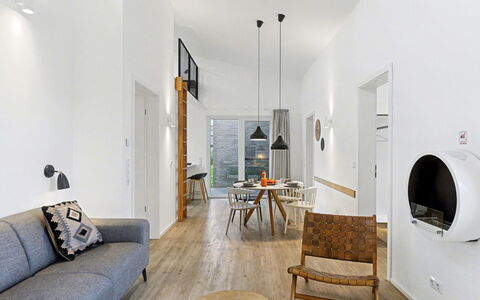 Sonnenwiese: Pared, Piso, Diseño De Interiores, Mueble, Madera, Suelo, Techo, Sala, Suelos De Madera, Casa