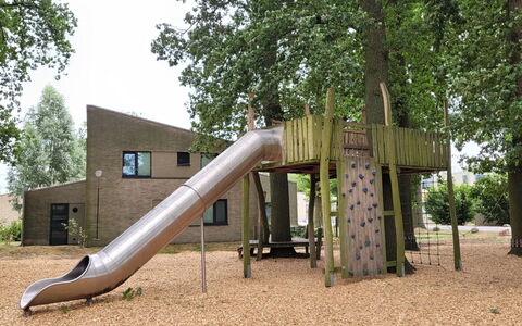 Seeperle: Tobogán, Espacio Publico, Tolva, Equipo De Juego Exterior, Parque, Sombra, Jardín, Césped, Patio De Recreo, Yarda