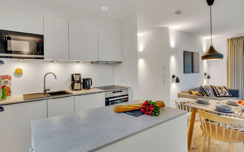 Seezauber: Cocina, Diseño De Interiores, Mueble, Mostrador, Piso, Pared, Lámpara, Techo, Aparato De Cocina, Habitación