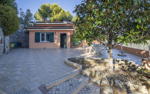 Villa Caroline, Private Pool and Seaview: Losa, Sombra, Loseta, Hormigón, Jardín, Entrada De Coches, Paisajismo, Yarda, Guijarro, Patio