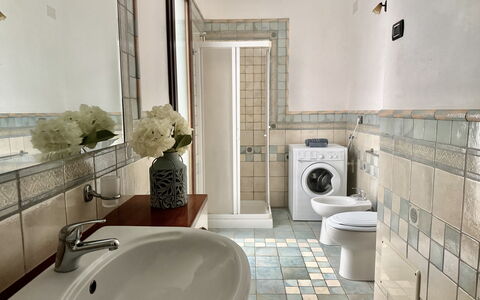 Casa Paola-connessione Starlink: Piso, Diseño De Interiores, Suelo, Baño, Arreglo De Tubería, Loseta, Baño, Asiento Del Baño, Plomería, Techo