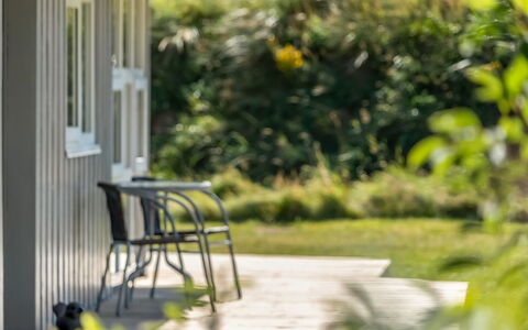 Melita - 2Km from the Sea: Azul, Arbusto, Cabaña, Cobertura Del Suelo, Jardín, Inmuebles, Sombra, Paisajismo, Casa De Campo, Eco Hotel