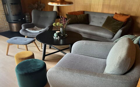 Sheyla - 70M from the Sea: Diseño De Interiores, Piso, Suelo, Techo, Departamento, Sombra, Silla, Lámpara, Lámpara, Planta De Casa