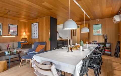 Sheyla - 70M from the Sea: Cabaña, Patio Interior, Yarda, Edificios Del Jardín, Cobertizo, Vía Muerta, Mueble Para Exteriores, Cuarto De Troncos, Estructura Al Aire Libre, Choza