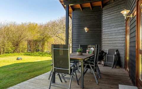 Jaane - 250M to the Fjord: Cabaña, Patio Interior, Yarda, Edificios Del Jardín, Cobertizo, Vía Muerta, Mueble Para Exteriores, Cuarto De Troncos, Estructura Al Aire Libre, Choza