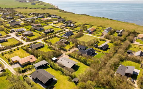 Jaane - 250M to the Fjord: Cabaña, Patio Interior, Yarda, Edificios Del Jardín, Cobertizo, Vía Muerta, Mueble Para Exteriores, Cuarto De Troncos, Estructura Al Aire Libre, Choza