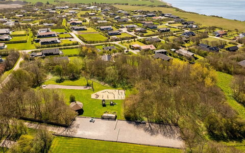 Jaane - 250M to the Fjord: Cabaña, Patio Interior, Yarda, Edificios Del Jardín, Cobertizo, Vía Muerta, Mueble Para Exteriores, Cuarto De Troncos, Estructura Al Aire Libre, Choza