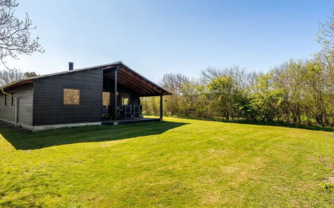 Jaane - 250M to the Fjord: Cabaña, Patio Interior, Yarda, Edificios Del Jardín, Cobertizo, Vía Muerta, Mueble Para Exteriores, Cuarto De Troncos, Estructura Al Aire Libre, Choza