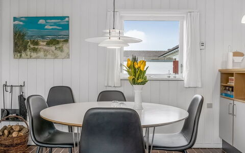 Ketilbiorn - 700M from the Sea: Diseño De Interiores, Piso, Mueble, Techo, Lámpara, Cocina Y Comedor Mesa, Silla, Material Natural, Comedor, Madera Dura