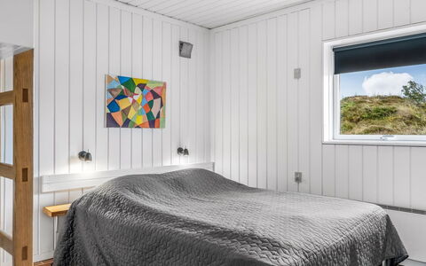 Ketilbiorn - 700M from the Sea: Madera, Techo, Piso, Habitación, Suelo, Diseño De Interiores, Habitación, Cama, Lecho, Sábana