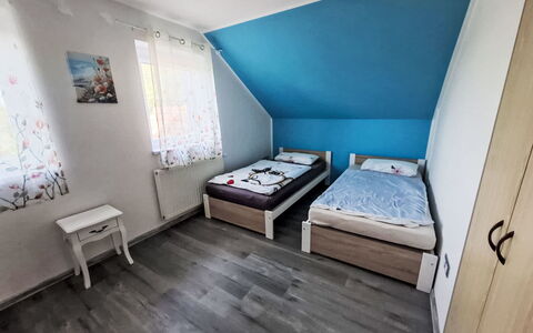 Hostyn Hills: Suelo, Piso, Casa, Habitación, Mueble, Suelos De Madera, Cama, Habitación, Lecho, Marco De La Cama