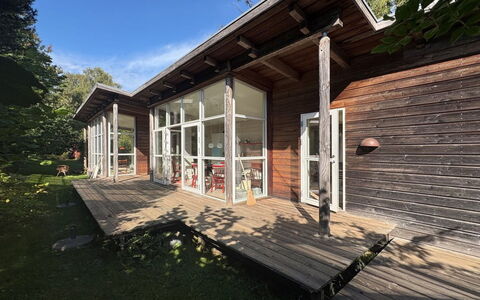 Ellenora - 1.7Km from the Sea: Madera, Puerta, Casa, Arquitectura, Porche, Vía Muerta, Cabaña, Sombra, Madera Dura, Jardín