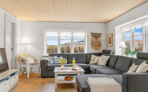 Fränze - 500M from the Sea: Cabaña, Patio Interior, Yarda, Edificios Del Jardín, Cobertizo, Vía Muerta, Mueble Para Exteriores, Cuarto De Troncos, Estructura Al Aire Libre, Choza