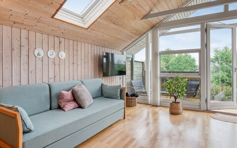 Athislus - 1.1Km from the Sea: Diseño De Interiores, Mueble, Piso, Madera, Suelo, Sofá, Techo, Sala, Habitación, Suelos De Madera