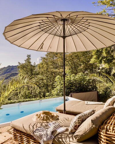 Villa Chiovada: Mueble Para Exteriores, Mueble, Paraguas, Recurso, Sombra, Eco Hotel, Silla, Piscina, Ocio, Sunlounger
