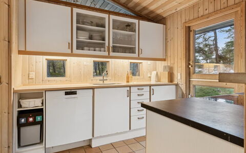 Tjegge - 500M from the Sea: Cocina, Madera, Mostrador, Techo, Diseño De Interiores, Gabinetes, Aparato De Cocina, Piso, Electrodoméstico, Habitación