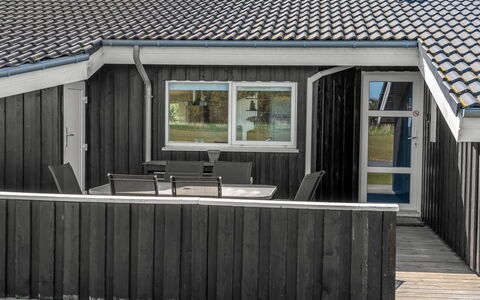 Galin - 210M to the Fjord: Mueble, Diseño De Interiores, Piso, Suelo, Madera, Cama, Habitación, Techo, Habitación, Textil