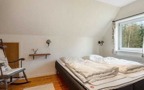 Paule - 1.3Km from the Sea: Habitación, Madera, Suelo, Cama, Piso, Mueble, Diseño De Interiores, Lecho, Sábana, Marco De La Cama