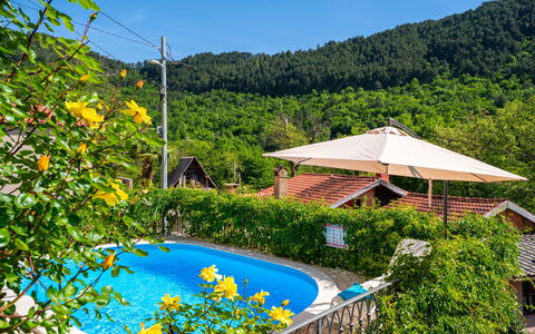 Sirotnjak 2: Hill Station, Recurso, Ocio, Eco Hotel, Piscina, Paraguas, Ciudad De Vacaciones