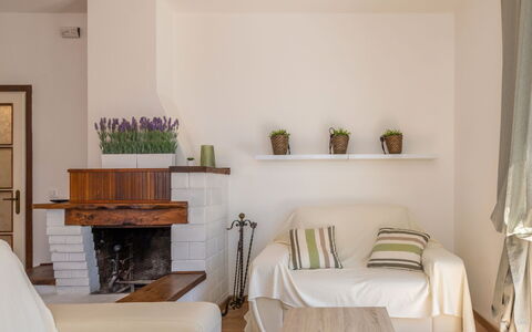 Enda: Mueble, Diseño De Interiores, Piso, Pared, Suelo, Madera, Habitación, Sala, Encendiendo, Sofá