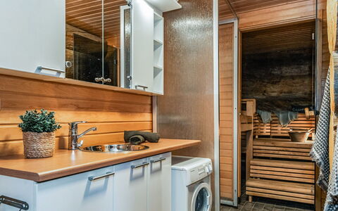 Tunturin Villa Pipo: Madera, Piso, Diseño De Interiores, Suelo, Electrodoméstico, Arreglo De Tubería, Mostrador, Techo, Cocina, Habitación