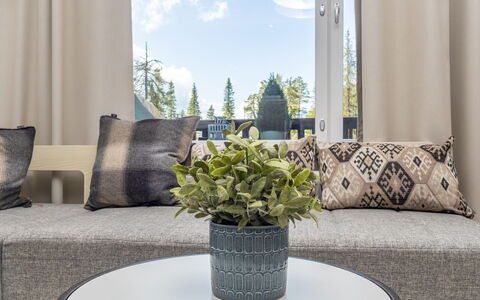 Ruka Chalets 3202: Mueble, Diseño De Interiores, Piso, Sofá, Madera, Suelo, Textil, Sala, Encendiendo, Casa