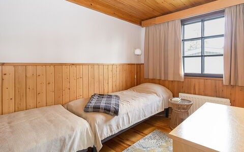 Maijantupa: Madera, Piso, Suelo, Habitación, Cama, Diseño De Interiores, Techo, Madera Dura, Sábana, Manchas De Madera