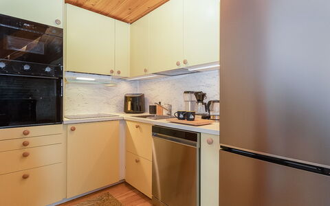 Maijantupa: Aparato De Cocina, Cocina, Mostrador, Gabinetes, Electrodoméstico, Mueble, Piso, Electrodoméstico, Estufa De Cocina, Diseño De Interiores