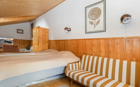 Maijantupa: Madera, Diseño De Interiores, Habitación, Cama, Mueble, Suelo, Piso, Techo, Sábana, Habitación