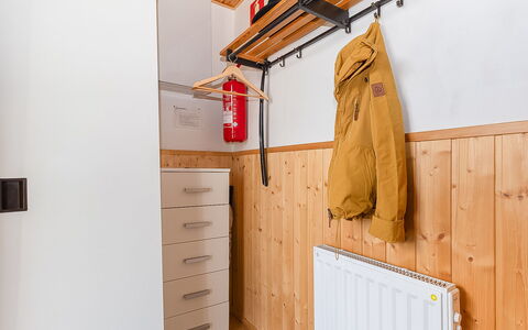 Maijantupa: Madera, Piso, Habitación, Manchas De Madera, Techo, Madera Dura, Tablón, Madera Contrachapada, Gabinetes, Suelos De Madera