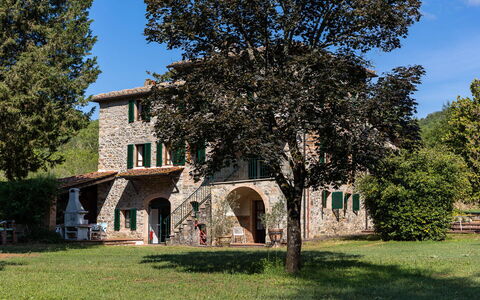 Mulino di Carpineto with Pool Gaiole in Chianti: Árbol, Área Rural, Inmuebles, Césped, Casa De Campo, Hacienda, Paisajismo, Villa, Parque