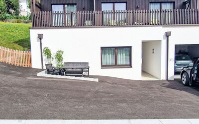 Fügen 225: Edificio, Superficie De La Carretera, Fachada, Casa, Barrio Residencial, Arquitectura, Casa, Techo, Asfalto, Entrada De Coches