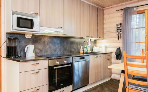 Villa Saimaa: Madera, Mueble, Piso, Lavabo, Cocina, Manchas De Madera, Mostrador, Electrodoméstico, Grifo, Arreglo De Tubería