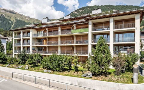 Chesa Promulins: Cordillera, Valle, Balcón, Eco Hotel, Hotel, Pueblo De Montaña, Planta De Casa, Villa