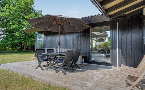 Anelle - 100M from the Sea: Madera, Porche, Sombra, Casa, Cubierta, Puerta, Madera Dura, Tablón, Cabaña, Mueble Para Exteriores