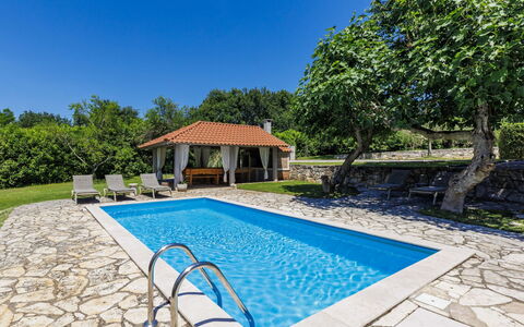 Elli: Azul, Piscina, Recurso, Sombra, Eco Hotel, Mueble Para Exteriores, Inmuebles, Losa, Casa De Campo, Paisajismo