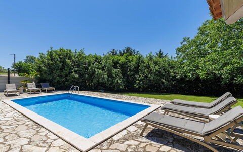 Elli: Azul, Piscina, Material Compuesto, Mueble Para Exteriores, Recurso, Sombra, Eco Hotel, Losa, Silla, Hotel
