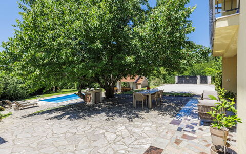 Elli: Sombra, Jardín, Mueble Para Exteriores, Paisajismo, Yarda, Losa, Patio Interior, Patio, Pasarela, Eco Hotel