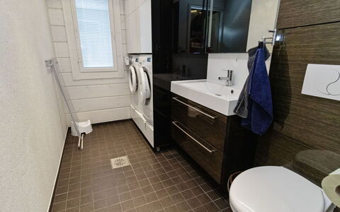 Nuunalahti: Piso, Suelo, Asiento Del Baño, Madera, Baño, Diseño De Interiores, Mueble De Baño, Arreglo De Tubería, Baño, Plomería