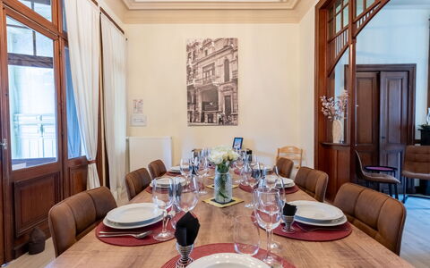 Notre Refuge - Your Belle Époque Escape: Mueble, Diseño De Interiores, Madera, Piso, Mesa, Techo, Suelo, Silla, Comedor, Cocina Y Comedor Mesa